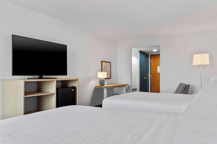 Room 8 of 35