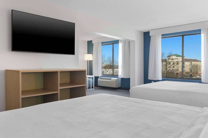 Room 13 of 35
